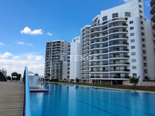 Ecn 00027 Seaview Flats In North Cyprus Iskele In A Complex With Pool Te