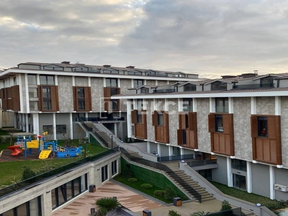 Ist 00638 Flats In A Complex With Bosphorus View In Istanbul Uskudar Te 30