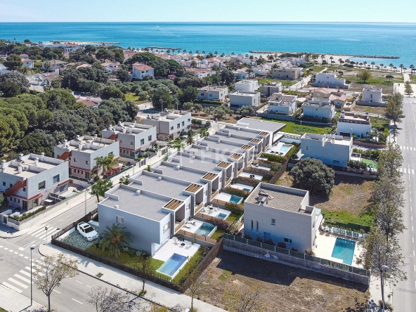 Reu 00002 Townhouses In A Luxury Coastal Complex In Cambrils Te