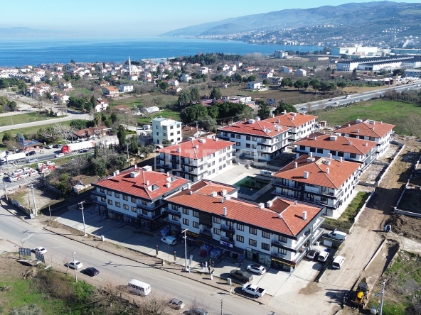 Yvx 00066 Shops In A Complex With Sea View In Yalova Te