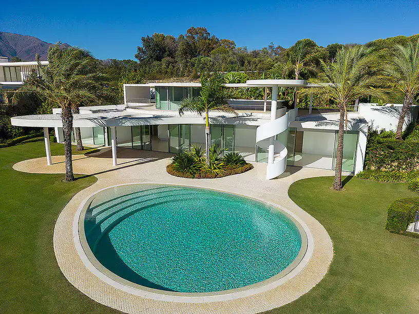 agp 00869 key ready villa on the premises of a renowned golf club in casares te.webp