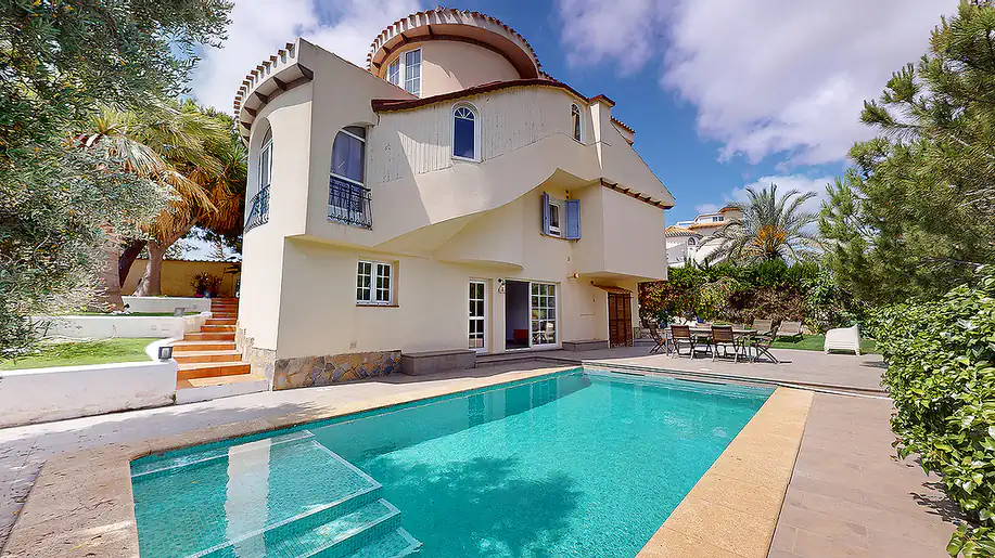 alc 01098 spacious 5 bedroom villa with pool in orihuela costa te.webp alc 01098 spacious 5 bedroom villa with pool in orihuela costa te.webp