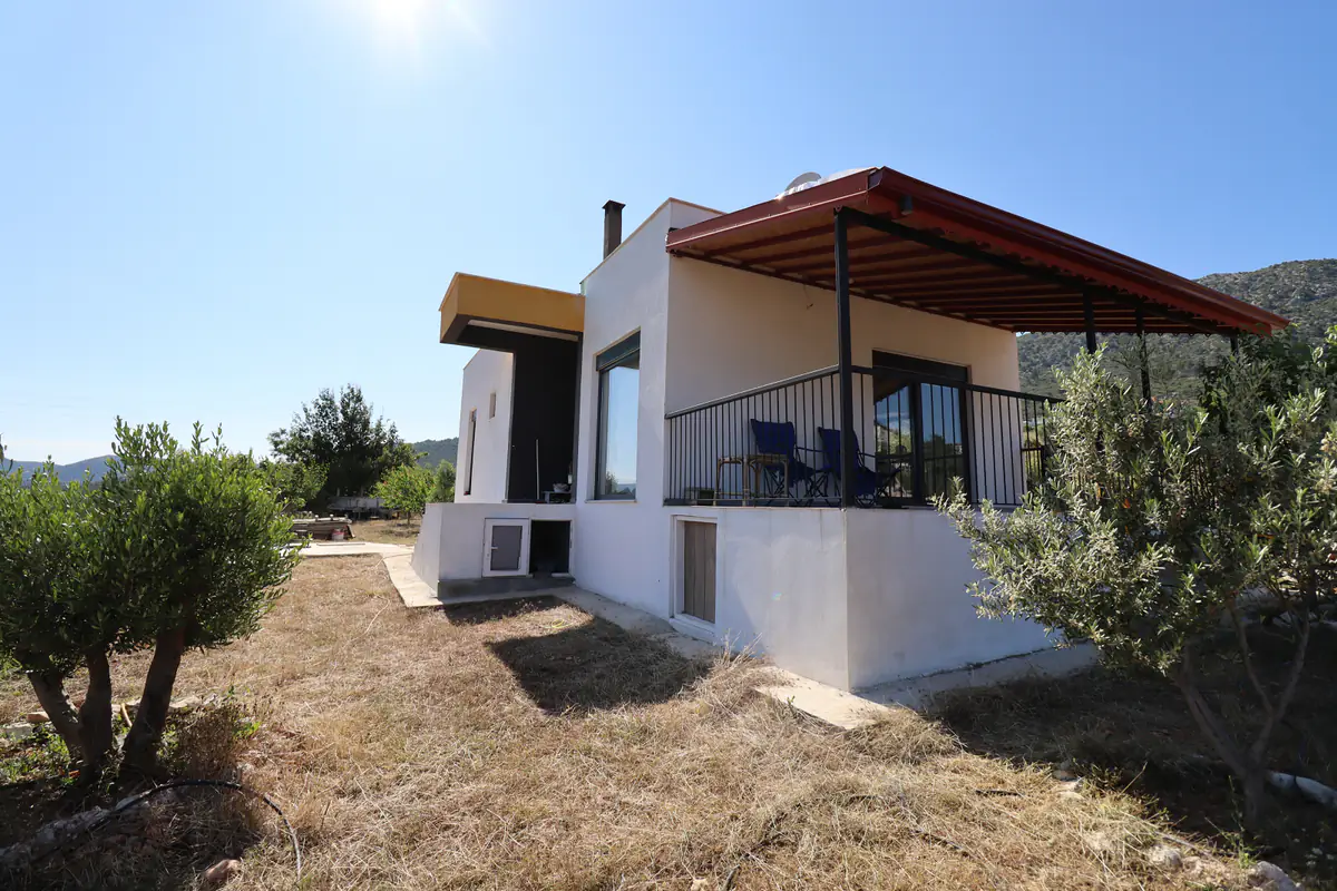 ayt 03767 summer house for sale with garden in antalya korkuteli te.webp