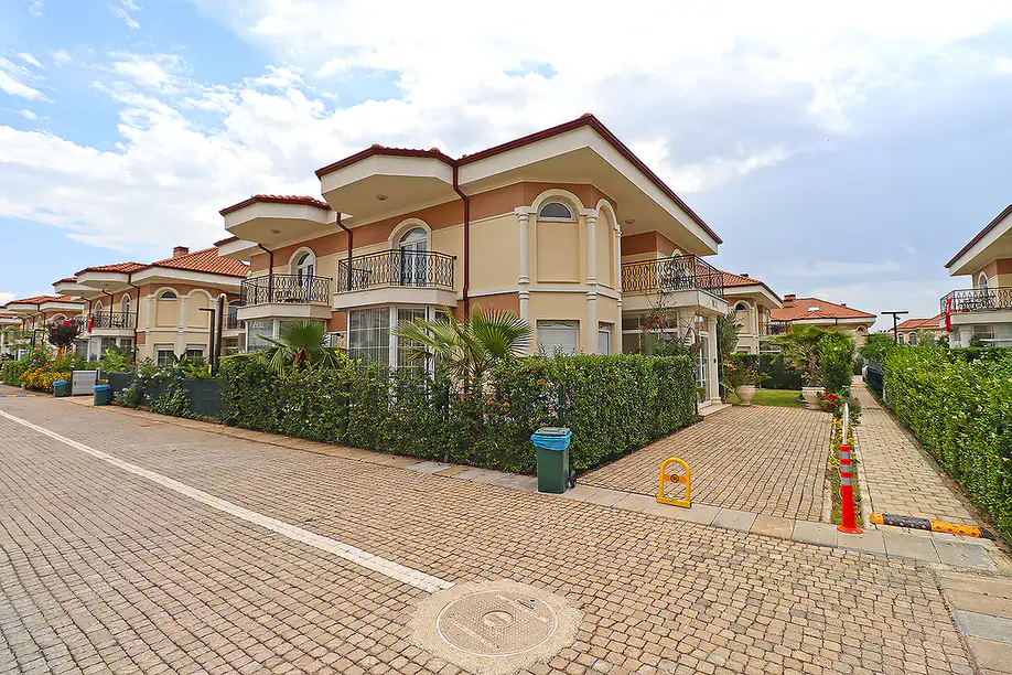 ayt 04545 detached villa for sale with private garden in dosemealti antalya te.webp