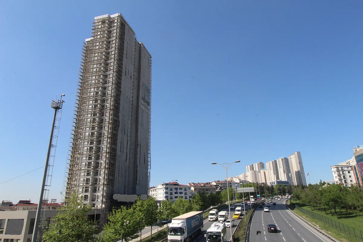ist 01542 properties right next to the highway in istanbul esenyurt te.webp