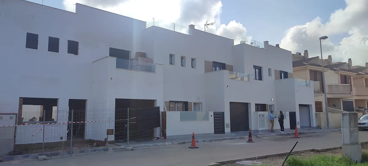 rmu 00204 contemporary townhouses with gated garages in los belones te.webp