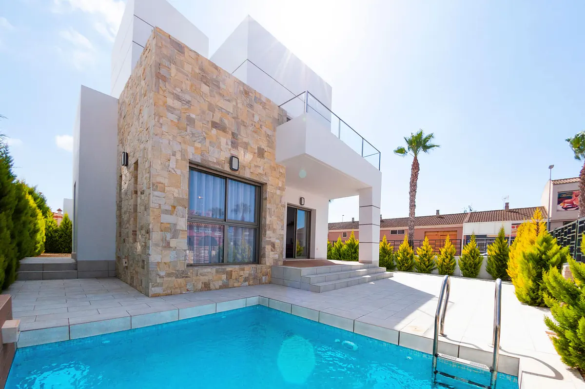 rmu 00264 3 bedroom villas with pool and solarium in los alcazares te 17.webp 17 rmu 00264 3 bedroom villas with pool and solarium in los alcazares te 17.webp 17