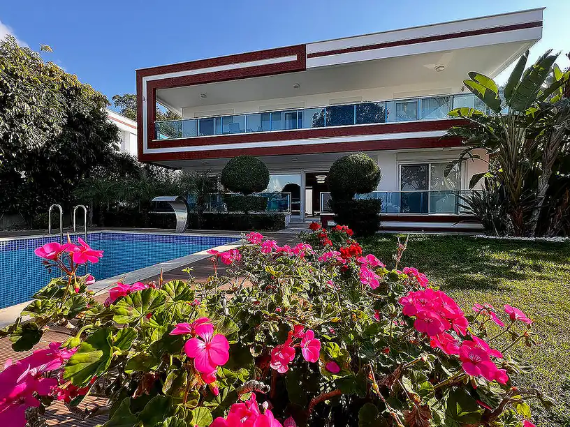 ayt 04608 villa with private pool and garden in alanya te.webp