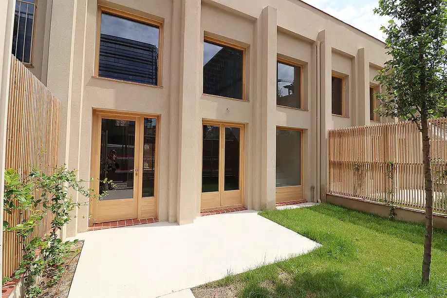 bcn 00026 homes in a restored industrial complex in sant marti barcelona te 22.webp 22